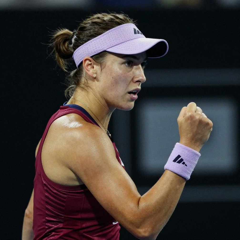 Potapova stuns No. 10 seed Anisimova to reach US Open fourth round
