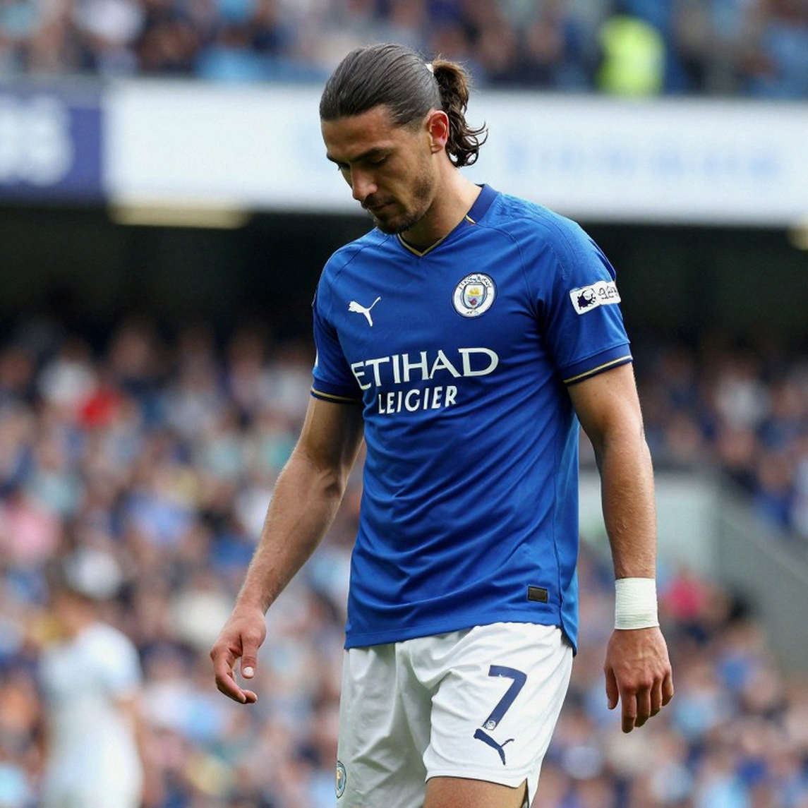 Etihad quay súng về Premier League: Nghịch lý nhà tài trợ và cuộc chiến định giá thương mại của Man City