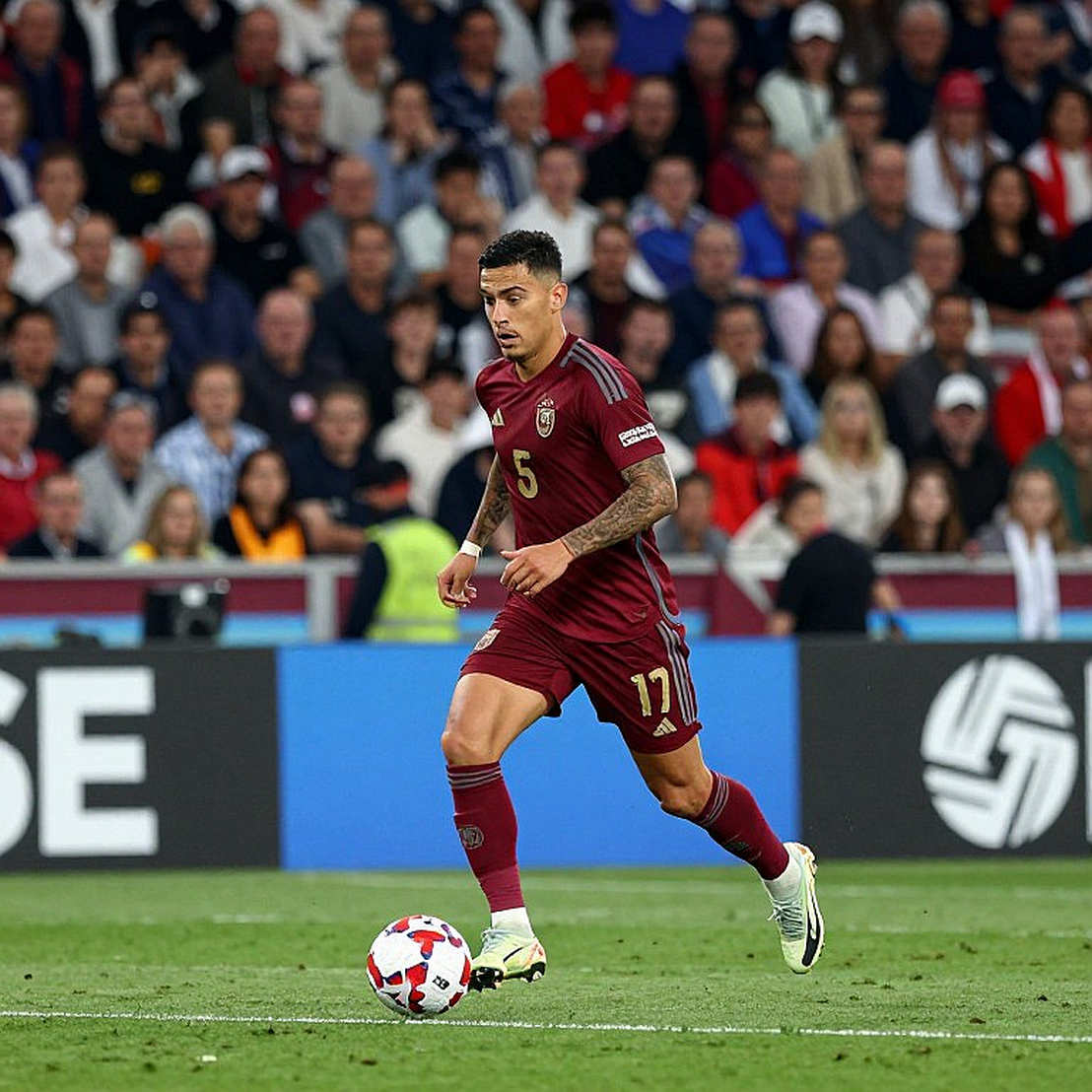 Nuno Mendes nghỉ vài tuần: cánh trái PSG hở đúng nơi Barcelona muốn đánh