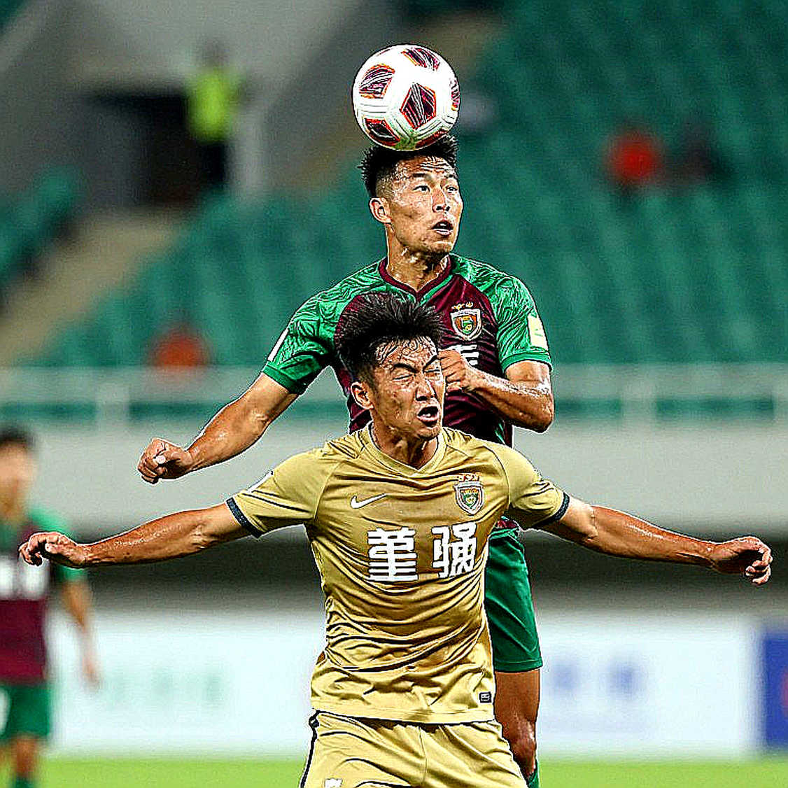 Cú đá phạt phút 90+3 của Batna: Ngai vàng Ronaldo và một bảng xếp hạng bị bóp méo