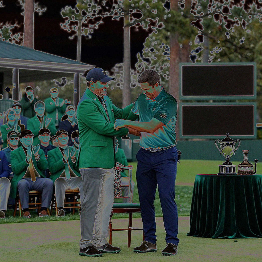 Bộ dụng cụ gạt bóng Trigon và khoảng lặng chưa được lấp đầy của người chơi golf nghiệp dư