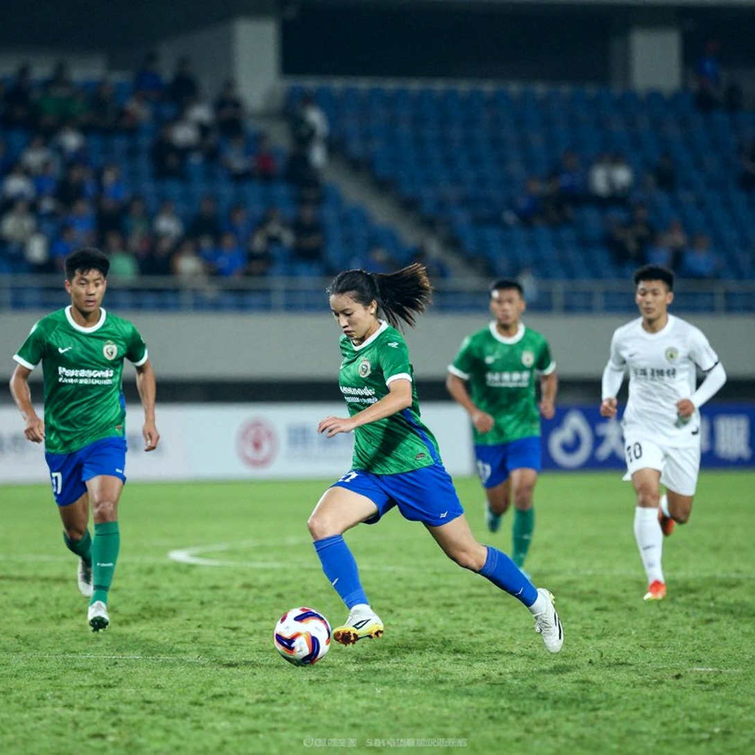 Bên dưới bảng lương V.League: Dòng tiền im lặng và bong bóng giá cầu thủ trẻ Bên dưới bảng lương V.League: Dòng tiền im lặng và bong bóng giá cầu thủ trẻ