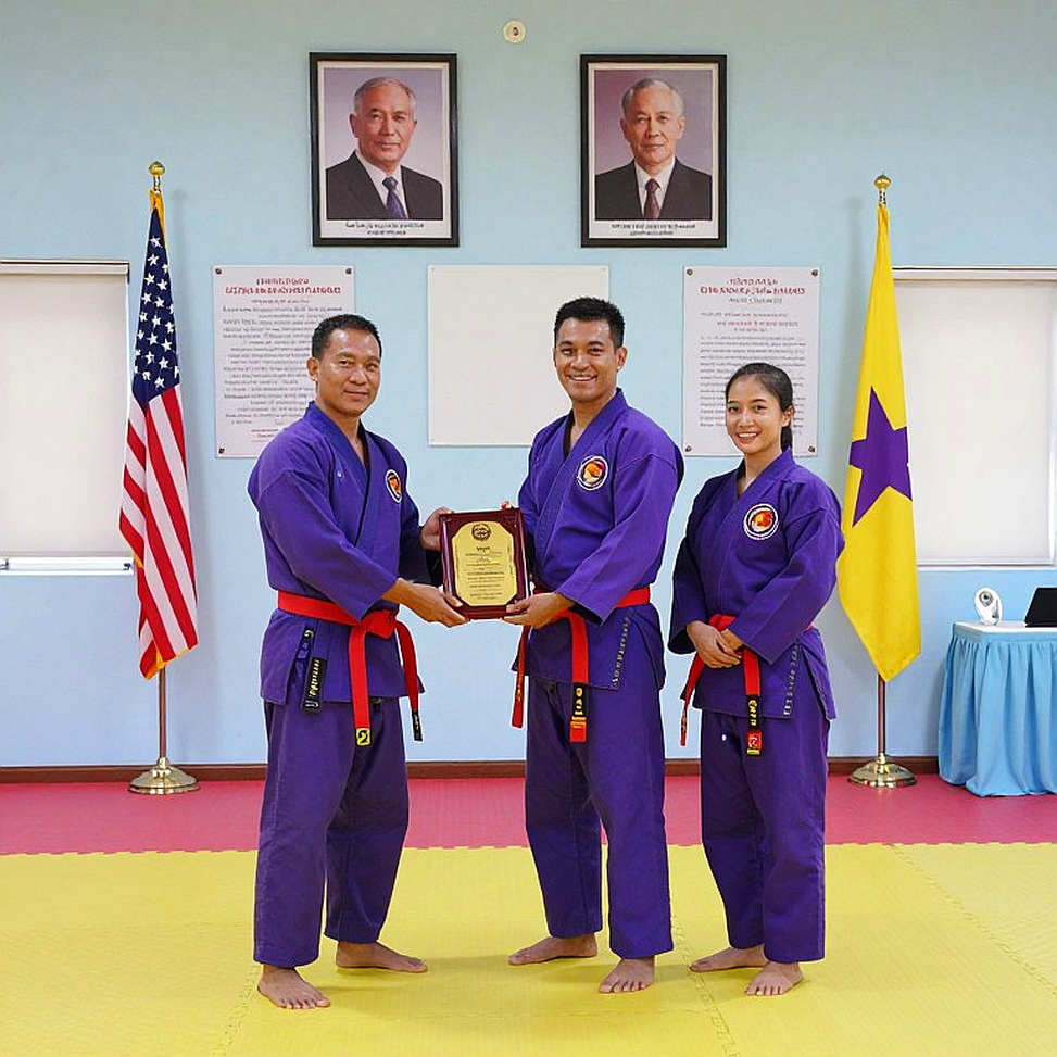 Hạng nặng UFC: 27 lần đăng quang trong 28 năm và cái bẫy của tấm đai nặng nhất