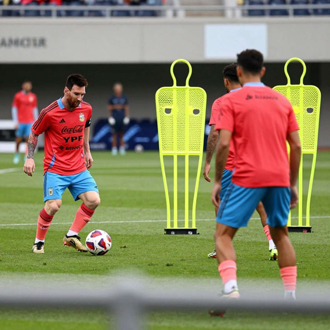 Barcelona gia hạn hợp đồng Raphinha: Cú lừa chiến thuật hay canh bạc tài chính?