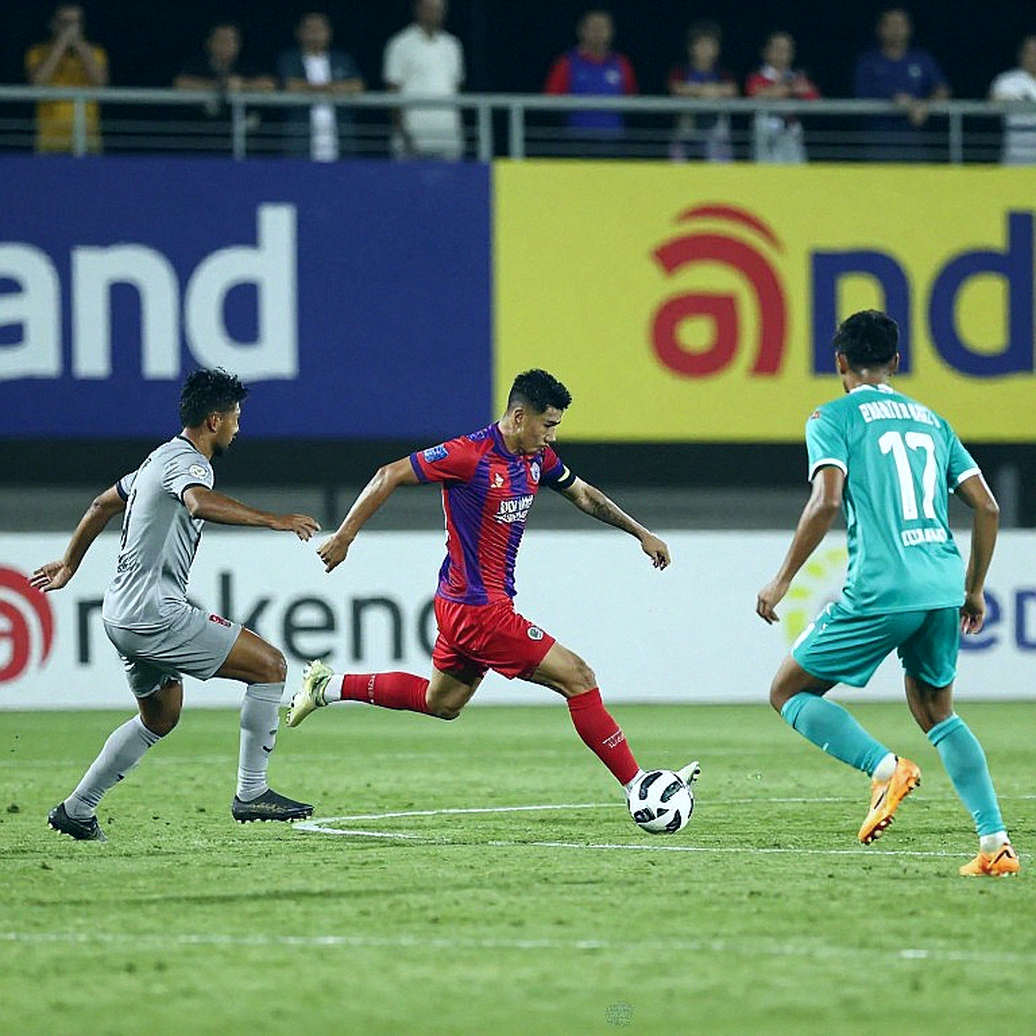 VAR ở V.League: bộ luật chưa kịp được viết cho kỷ nguyên màn hình