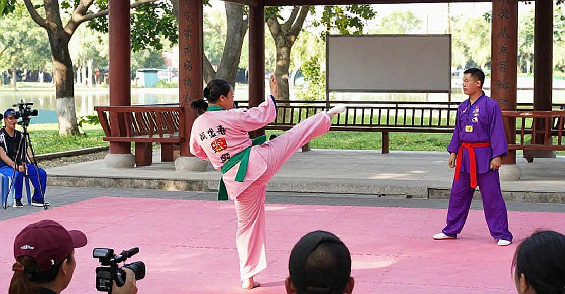 Phân tích F1: Không có thông tin cụ thể về kỹ thuật, chiến lược đua và đội đua