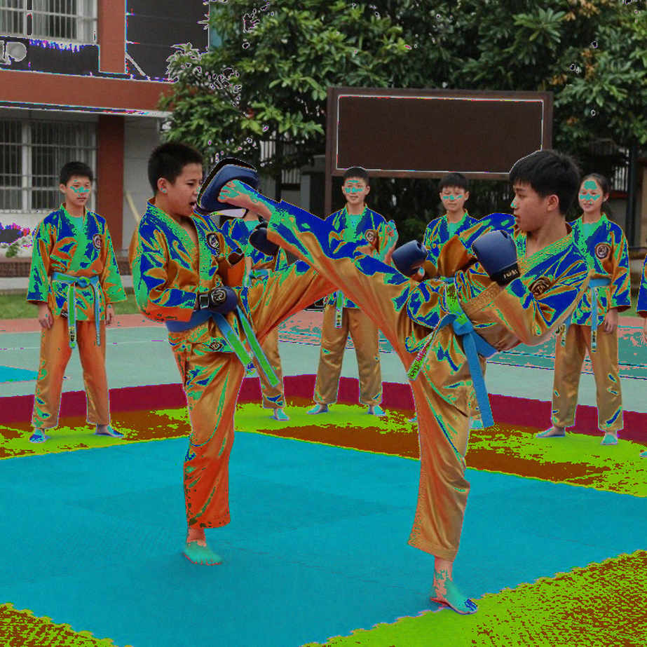 Bảy năm đặt cửa ngược dòng: Nghệ thuật phản biện bằng dữ liệu lệch chuẩn trong bóng đá hiện đại