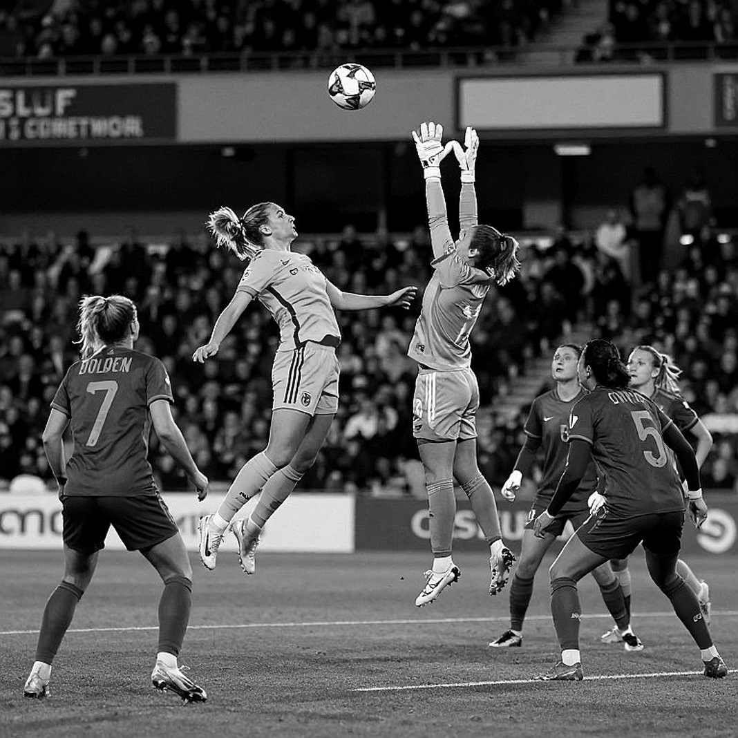 Bergvall ký hợp đồng dài hạn với Tottenham: Tin vui hay bẫy thời gian? Bergvall ký hợp đồng dài hạn với Tottenham: Tin vui hay bẫy thời gian?
